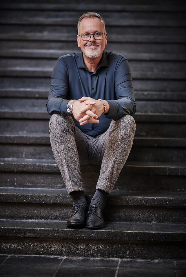 Dr. Michael Burg